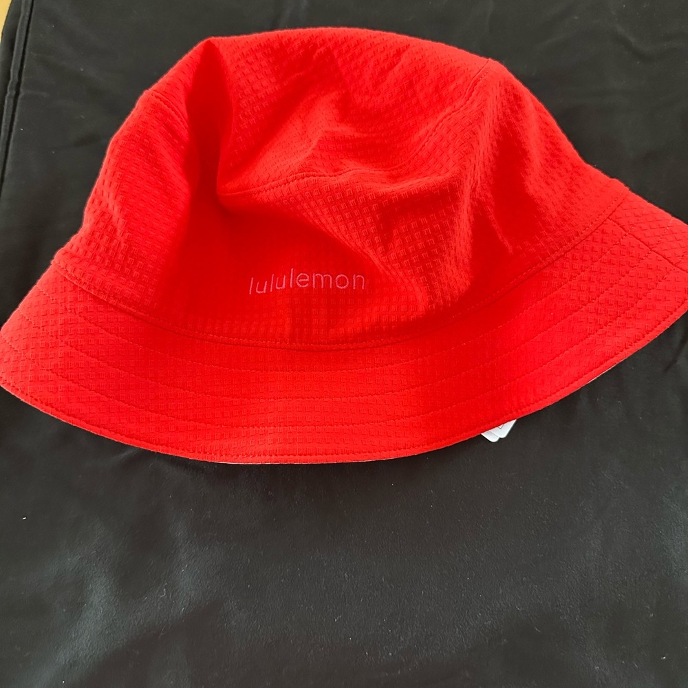 Women's Lululemon reversible bucket hat size M/L, New